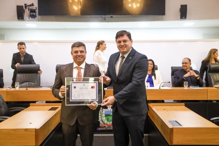 Cidadania paraibana ao prefeito de Cabedelo, Vitor Hugo