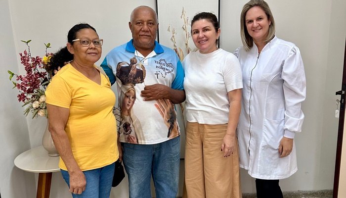 Paciente retorna ao Hospital Regional de Pombal para agradecer equipe que salvou sua vida