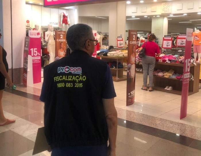 Fiscalização em lojas do comércio central da Capital 