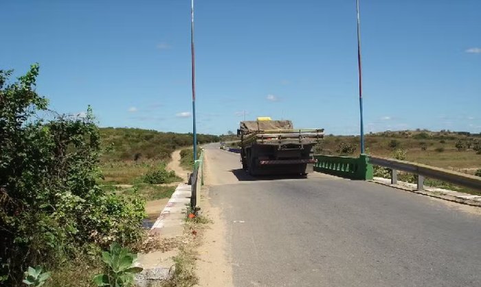 Ponte sobre o rio Piancó, no Sertão
