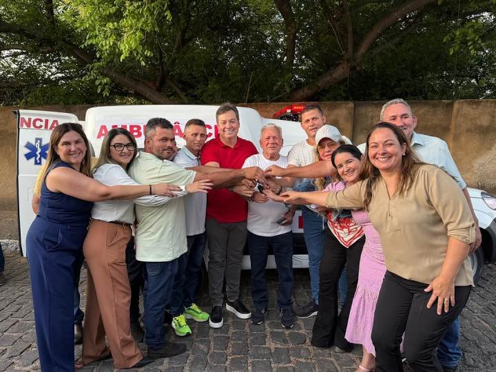 Deputado Estadual, Júnior Araújo entrega Ambulância