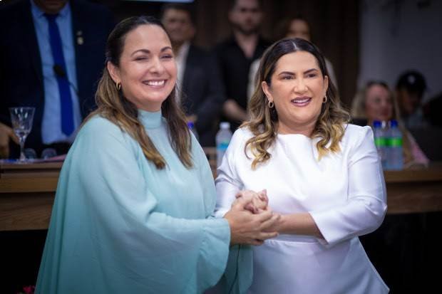 Prefeita, Corrinha Delfino, e Chistiane Araújo