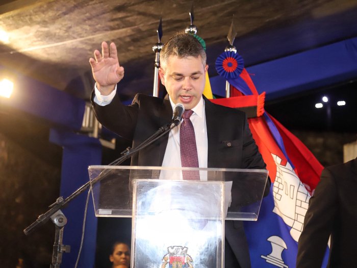 Posse de André Coutinho e Camila Holanda como prefeito e vice-prefeita