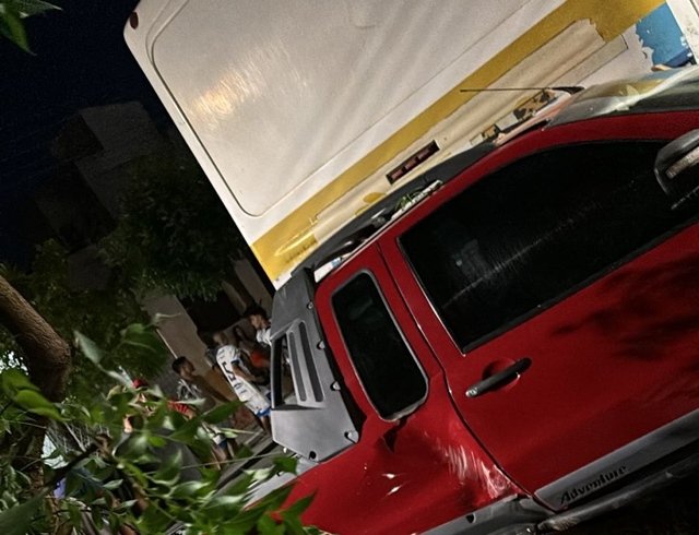 Colisão envolvendo o ônibus do Esporte de Pombal