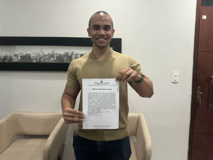 Juninho de Zilda toma posse na Câmara Municipal de Sousa