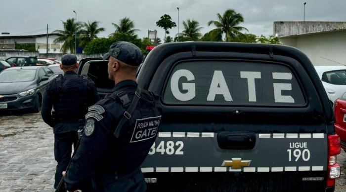 Busca por homem armado após surto