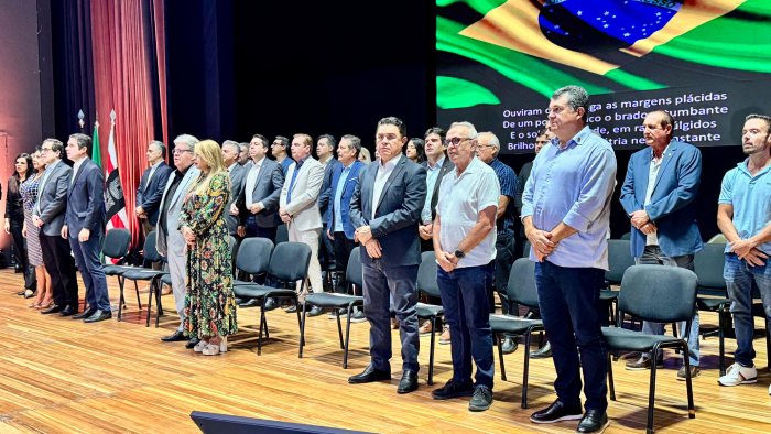 Anúncio da PB-387 que interliga Uiraúna, Poço de José de Moura e Triunfo