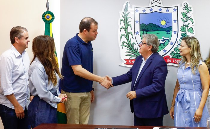 João Azevêdo e a diretoria da CVC