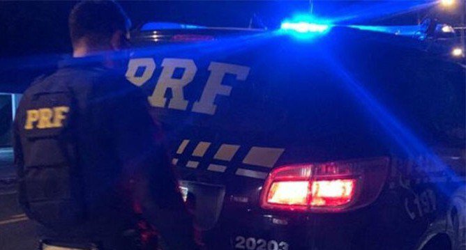 Em menos de cinco horas, a PRF apreende veículo adulterado, flagra condutor embriagado e prende foragido da Justiça