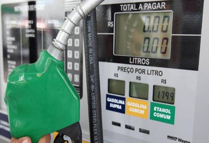 Preço da gasolina comum oscilando entre R$ 6,00 e R$ 6,20 na Capital