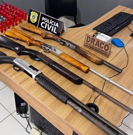 Espingardas e munições apreendidas em ação a DRACO na Paraíba 