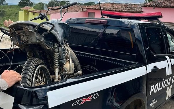 Moto recuperada pela Polícia Civil, durante a Operação Desmanche em Araruna 