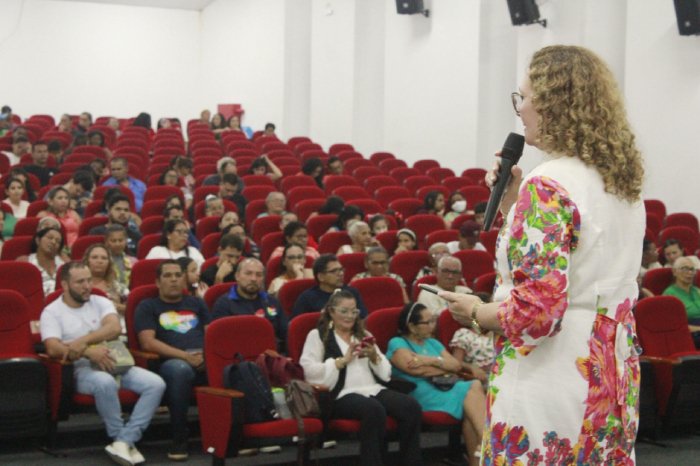 Mais de 200 certificados para concluintes da Educação para Jovens e Adultos