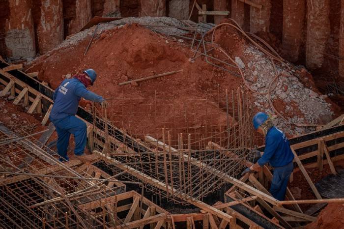 Taxas de juros altas prejudicam construção civil
