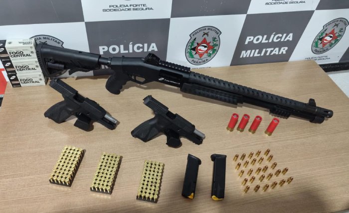 Apreensão de três armas de fogo e quase 200 munições