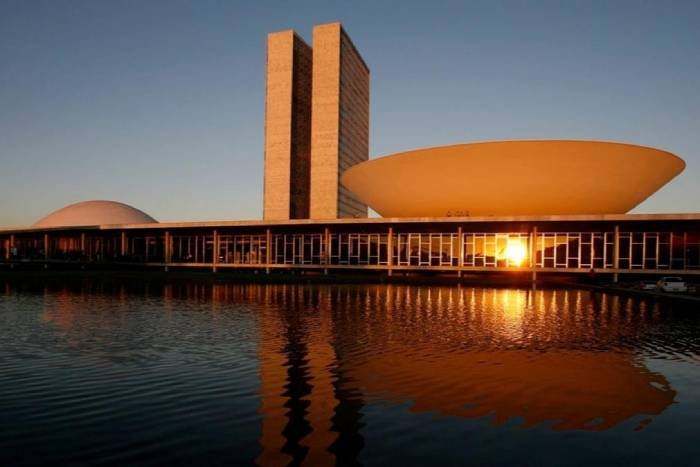 Senado e Câmara elegem novos presidentes
