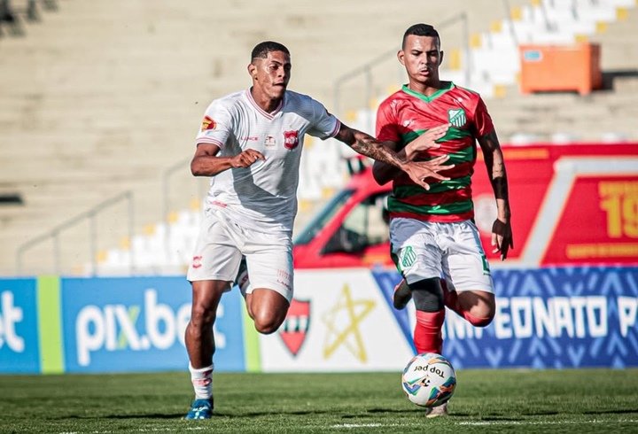 O Auto Esporte iniciou a partida com postura ofensiva e, aos 10 minutos, abriu o placar com Gliniedson