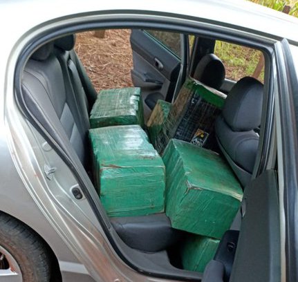Apreensão de veículo carregado com 413 kg de maconha