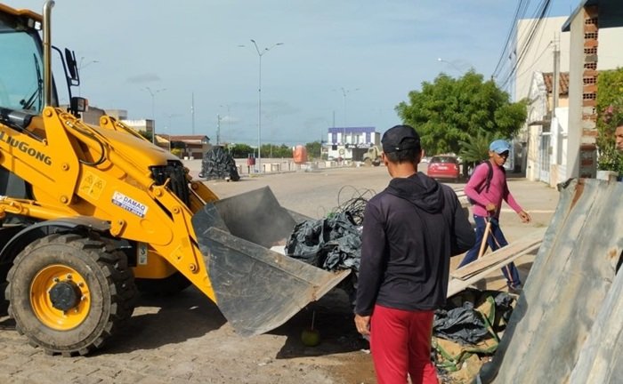Prefeitura de Sousa inicia a semana com ações de limpeza nos bairros