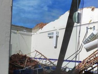 Parte do teto da Escola Municipal