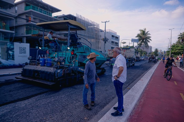 Asfato em toda extensão da Avenida Cabo Branco
