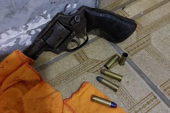 Arma e munições apreendidas em ação da Polícia Militar