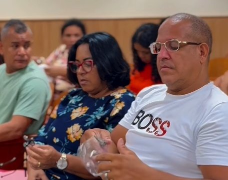 Deputado Jutay Meneses realiza entrega de óculos para idosos, crianças e adolescentes