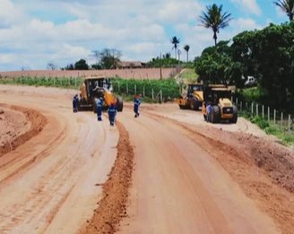 Obra de asfaltamento no município de Alagoa Nova