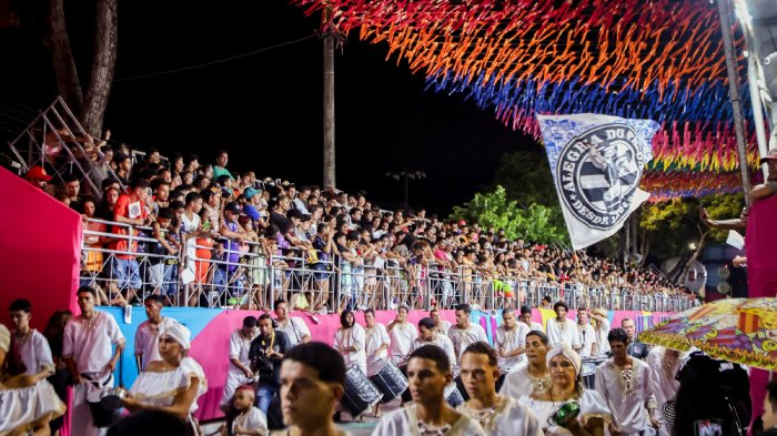 Última noite de desfiles do Carnaval Tradição 2025