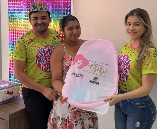 Gestão Helder Carvalho realiza entrega de enxovais através do Programa Meu Bebê
