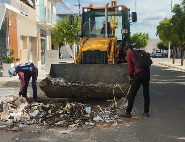 Serviço de limpeza por toda a cidade de Sousa
