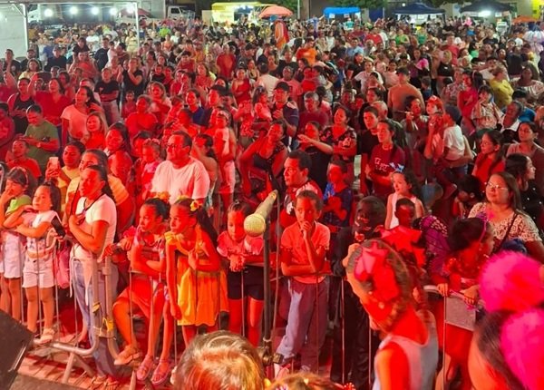 Primeira noite do Carnaval Mult Kids, no Largo da Estação Ferroviária