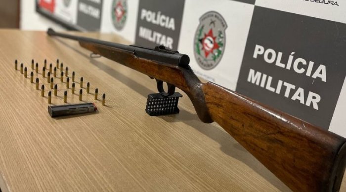 Prisão de suspeito com arma