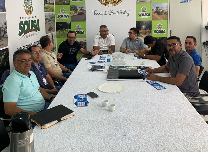 Reunião de vereadores de Sousa, superintendente do DAESA e chefe de Gabinete