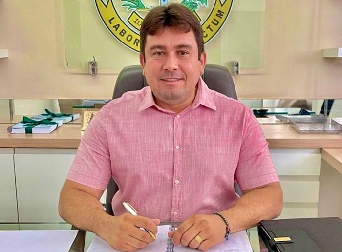 Prefeito do município de Sousa, Helder Carvalho 