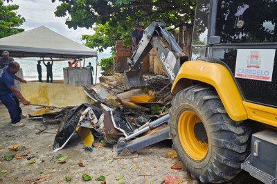 Após acordo com o MPF, ocupações irregulares em praias de Cabedelo começam a ser retiradas