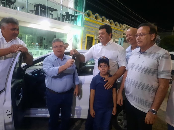 Entrega de dois veículos ao Consórcio Intermunicipal de Saúde do Cariri Oriental