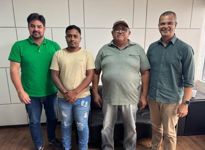 Jutay Meneses discute incentivo à pesca da lagosta com vereador de Pitimbu