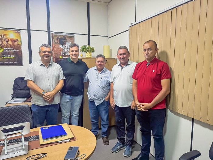 Encontro de Júnior Araújo com lideranças sertanejas