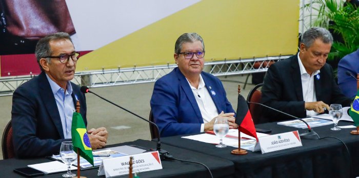 João Azevêdo com ministros Rui Costa e Waldez Góes