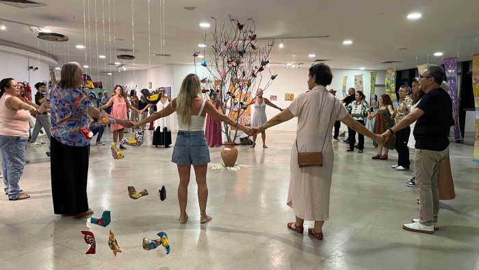 Aula de dança circular na Estação Cabo Branco