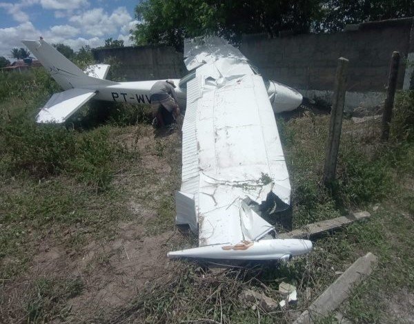 Queda de avião de instrução, em Campina Grande