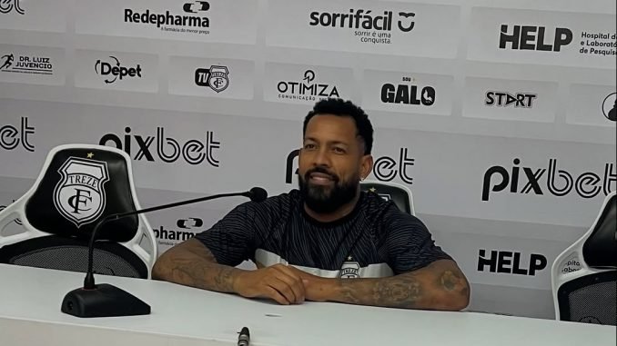 Meio-campista Everton Heleno