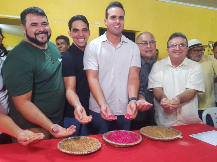 Entrega de sementes e alevinos para produtores rurais