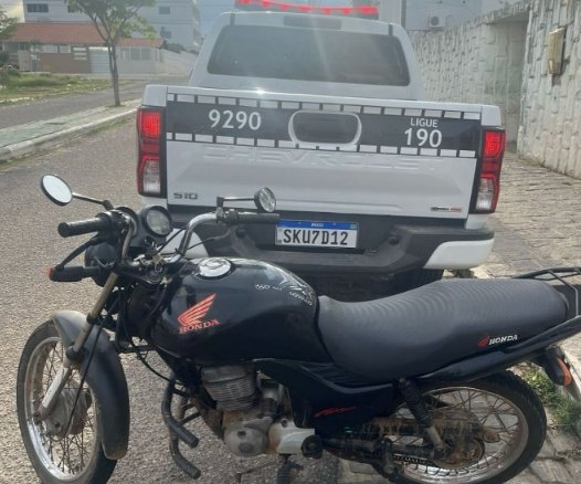 Moto apreendida pela polícia militar em São José da Lagoa Tapada 