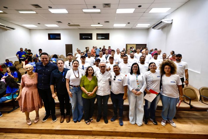 Entrega de certificados de curso de eletricista predial