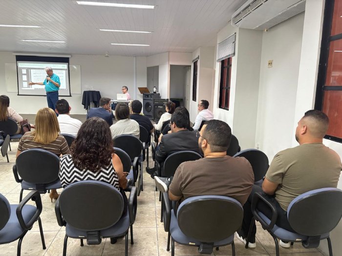 Treinamento sobre nova plataforma de coleta de dados da frota de veículos