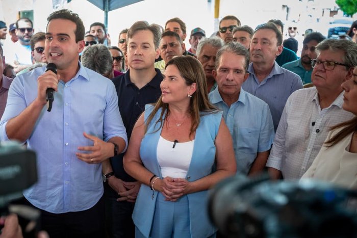 Entrega da estrada que liga o Distrito de Gravatá ao entroncamento da BR-230
