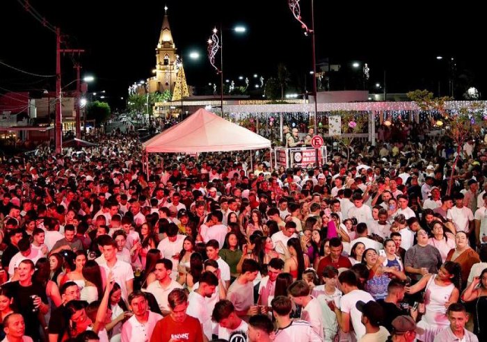 Festa na Praça Central de São José de Piranhas