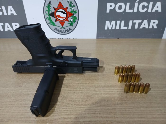 Arma e munições apreendidas em ação da PM